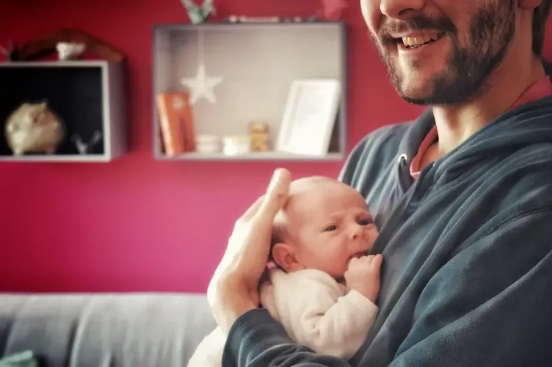 Photographe naissance Toulouse : immortalisez les premiers sourires de bébé